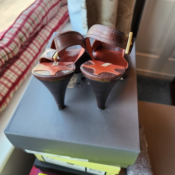 Max Studio Women's open toe slingback all leather shoes, Size 7M - Picture 4 of 8